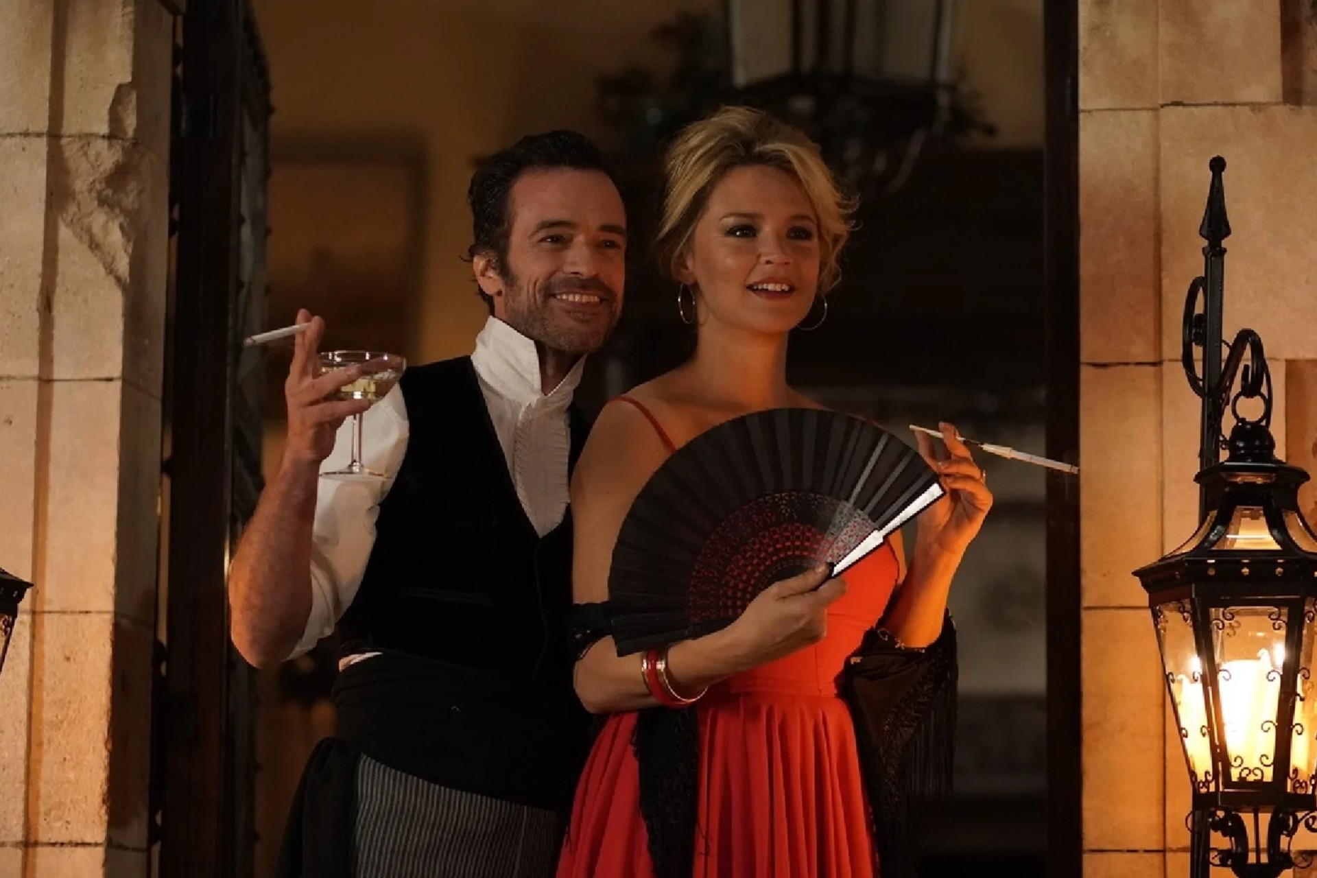 法國演技派男星何曼杜立斯（右）與比利時甜心薇吉妮愛菲亞《愛你愛妳》中天雷勾動地火-圖片